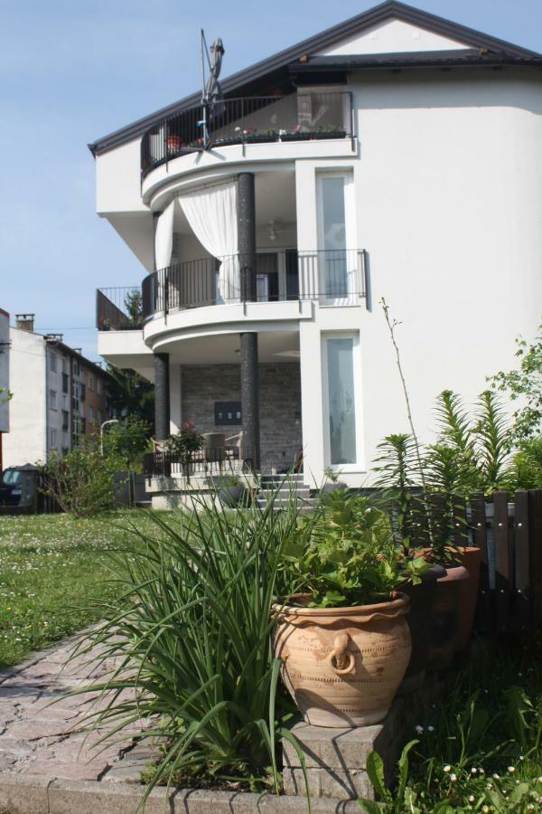 Lgp Exclusive Apartment Bihać Esterno foto